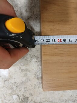 Levitující police - 4