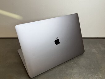 Macbook Pro 16" 2019 / I7 / 16GB / 512GB / Space gray - 4