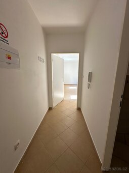 Pronájem bytu 1+kk - 31 m2 , Chvalkovice na Hané . - 4