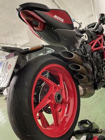 MV Agusta Brutale 800 - 4