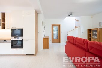 Prodej rodinného domu 5+kk s balkonem - 4
