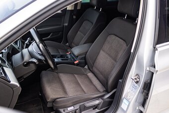 Volkswagen Passat DSG 1,6 TDI 88kW / Masáž / LED svetlá / - 4