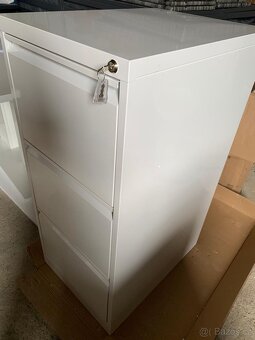 Nová kancelářská skříňka uzamykatelná - 4