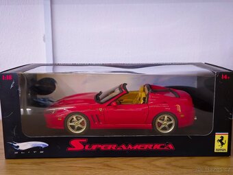 Modely Ferrari 1:18 HotWheels ELITE - 4