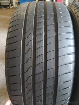 2xletní pneu 235/40/19.Firestone. - 4