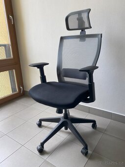 Kancelářská židle Antares s opěrkou hlavy PC 8200,- - 4