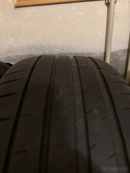 Michelin Pilot Sport 4, 225/45 R18, DOT2221; 3x4,5mm, 1x3mm - 4