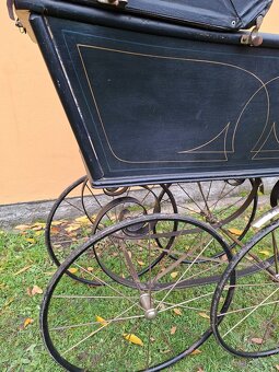 Starožitný kočárek pro miminko č.  633 - 4