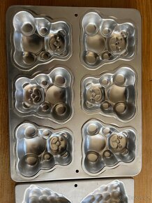 Formy na pečení. Medvídci a stromky. - 4