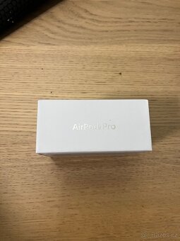 AirPods pro 3 - 4