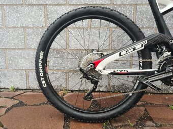 GT Sensor Carbon Expert 2014 - 4