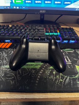 Xbox one 1tb + 2x ovladač - 4