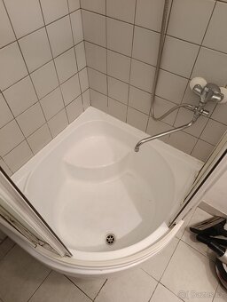 Sprchový kout, madla, koupelnové vybavení - 4