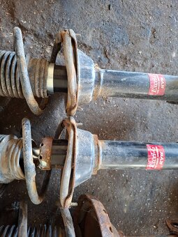 Kompletní tlumiče Impreza GG/GD - 4