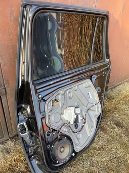 Zadní pravé dveře škoda octavia 2 combi 9910 černá metalíza - 4