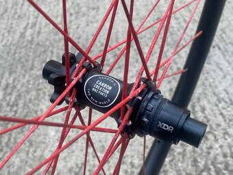 Karbonová kola 1150g, berd spokes, kotouče - 4