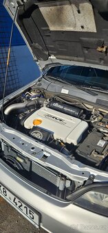 Opel Astra 1.6 16v Turbo - 4