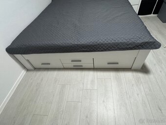 Manželská postel 180x200 cm, bez matrací - 4