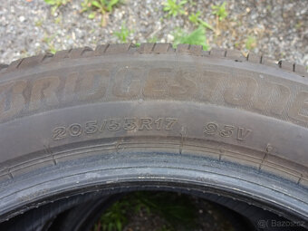 Zánovní zimní pneu Bridgestone 205/55/17 - mohu obout - 4