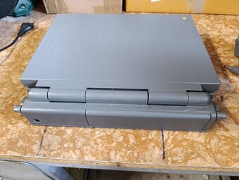 historický počítač macintosh powerbook 145b - 4