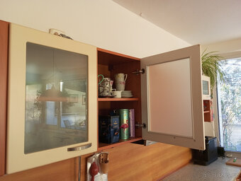 Prodám kvalitní kuchyň Koryna – kompletní sestava se spotřeb - 4