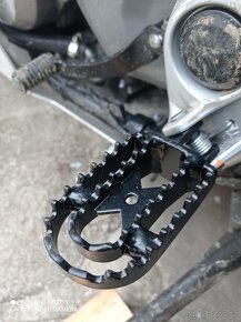 Rozšírené stupačky Honda XL650 - 700V Transalp - 4