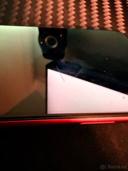 Prodám iPhone 11 (64GB, product RED) - 4