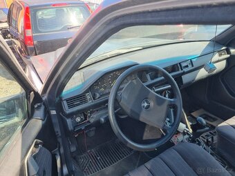 MERCEDES W124 2.0i - 4