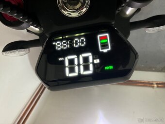 Elektrokolobezka scooter najeto pouze 200 km - 4