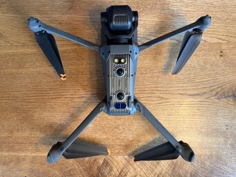 DJI Mavic 3 Pro Cine Premium Combo + RC Pro – výborný staví - 4