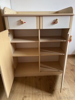 Originální komoda s přebalovacím pultem a dřevěnými ptáčky + - 4