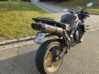 Yamaha R1 2010 - 4