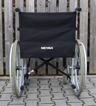 042-Mechanický invalidní vozík Meyra. - 4