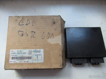 Suzuki GSR-600 - 4