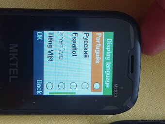 Tlačítkový mobilní telefon -bez češtiny - 4