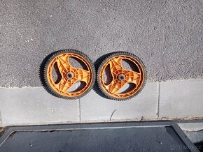 Zadní kola k pojezdové benzínové sekačce - 4