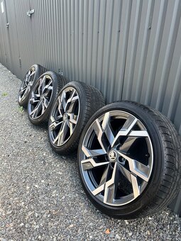 Original ALU kola R19 Škoda vč pneu Bridgestone - 4