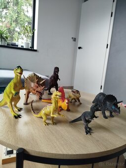 Figurky Dinosaurů (celkem 8ks) krásný stav - 4