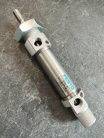 Proporcionální průtokový ventil a pneumatické písty FESTO - 4