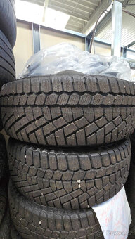 Orig. Alu kola Škoda 16“ + zánovní zimní pneu zn. Gislaved - 4