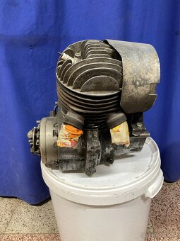 motor ČZ 175 -dvouj výfuk s dynamostartérem - 4