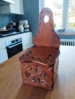 DŘEVĚNÁ RUČNĚ VYŘEZÁVANÁ KOŘENKA - 4