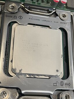 Asus ESC4000 G2 2U 8x 3,5" GPU server 2x 8 jader E5-2670 - 4