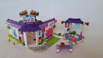 LEGO® Friends 41336 a 41332, Emma a umělecká kavárna - 4