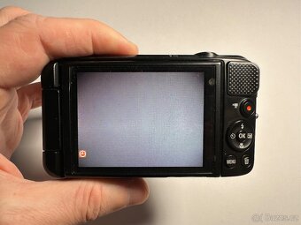 Nikon Coolpix S6600 černý - Výklopný displej - 4