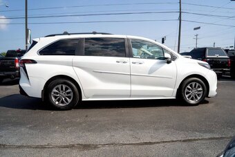 Toyota Sienna XLE 2022 – Gas/Electric Hybrid - 4