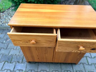 Dřevěná komoda s šuplíky - 4