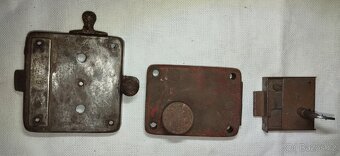 Staré dveřní Zámky, visací zámky a klíče - 4