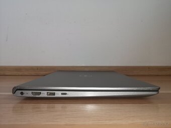 Desetijádrový notebook Dell Vostro 15 3530 - 4