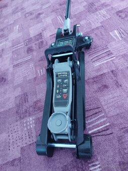 Hydraulický zvedák, hever 2,5T - 4